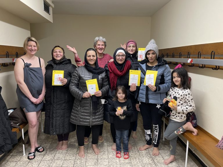 Schwimmkurs für muslimische Frauen ￼